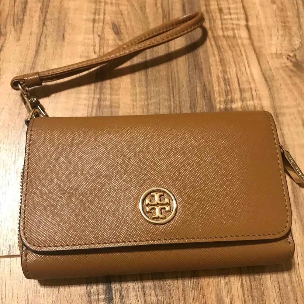 Tory Burch  Robinson wrist wallet